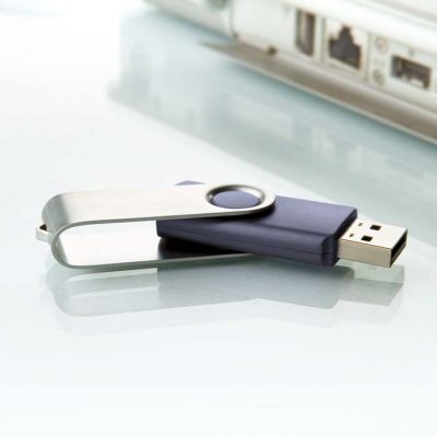 Techmate USB pendrive 8 Gb 2.0 fém borítással. Navy színben